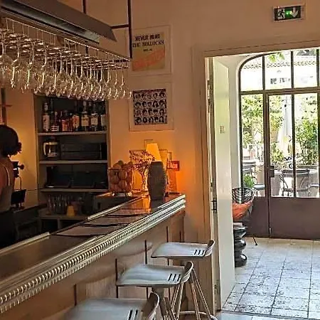Pastis Saint-tropez מלון 4*