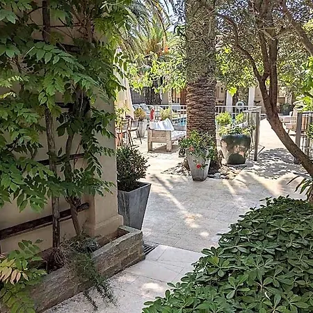מלון Pastis Saint-tropez 4*