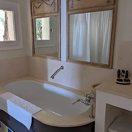 Pastis Saint-tropez 4* סן-מקסים
